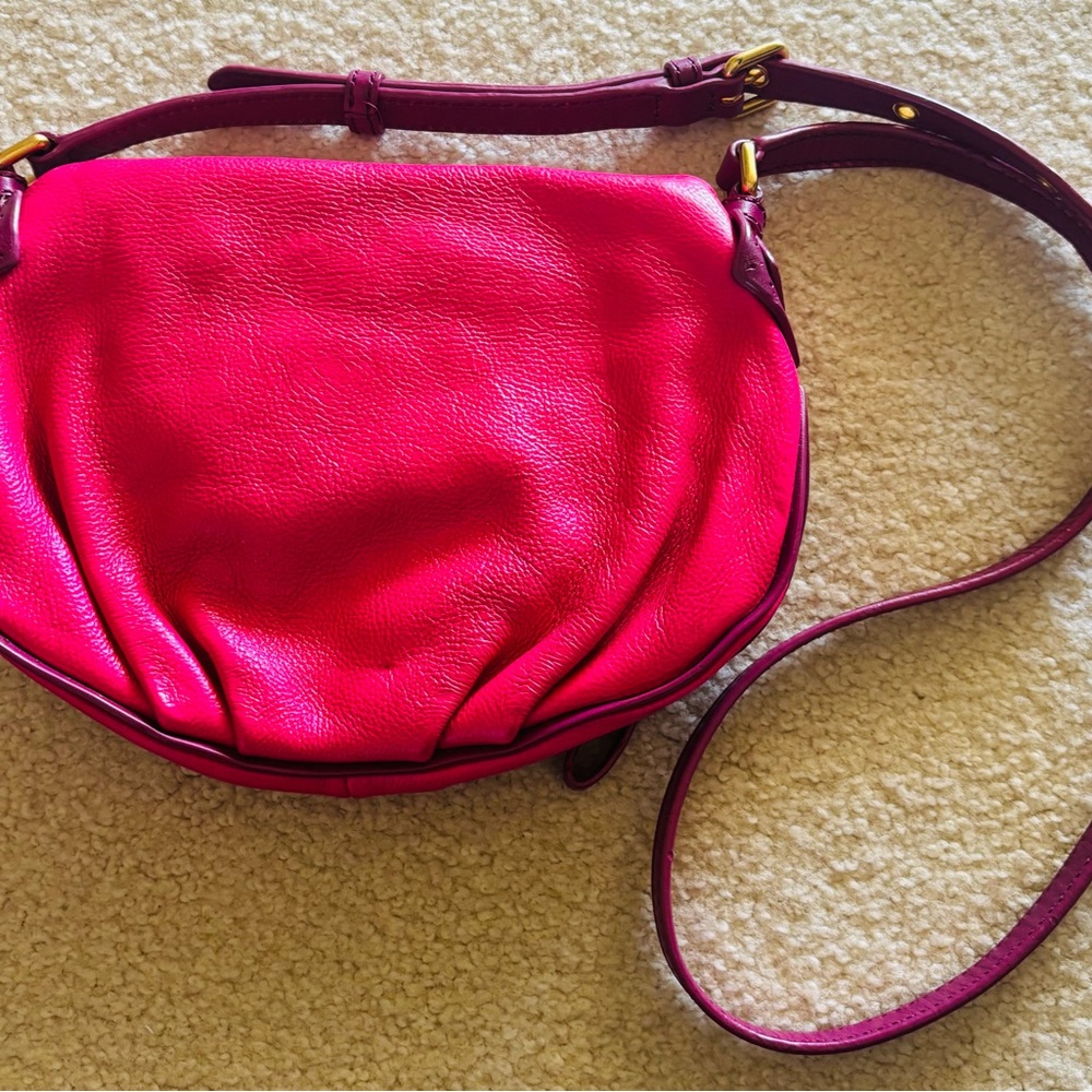 MARC BY MARC JACOBS Vibrant Pink Leather Crossbody Bag - Picture 2 of 6